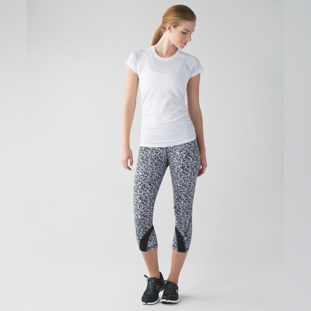 Lululemon Run Inspire Crop II Mini Brushed Animal Black/White Size 6 EUC